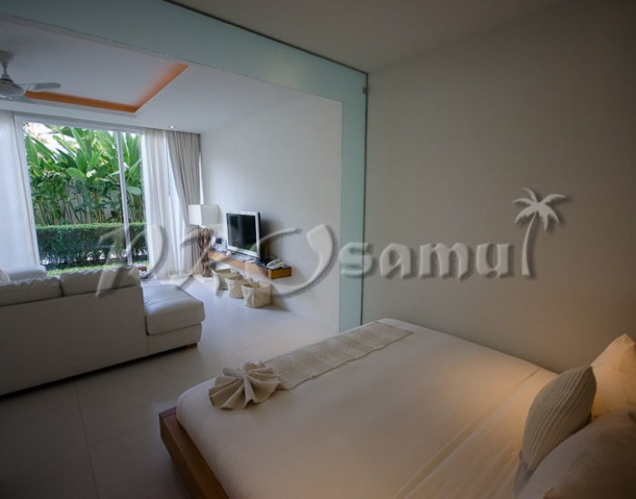 Спальня в апартаментах на пляже Банг Рак HR0182