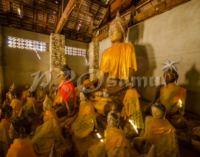 300 летние Будды в одном из храмов на Самуи