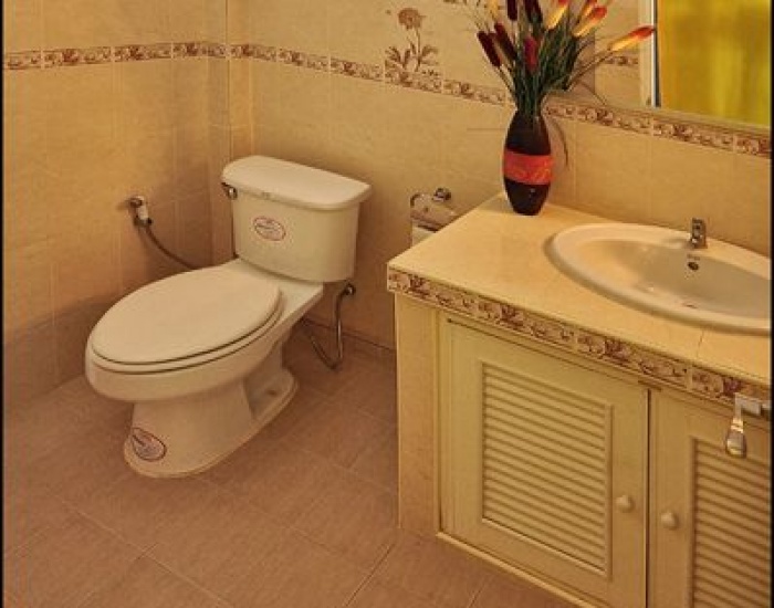 Гостевой туалет виллы на пляже Банг Рак - HR0463