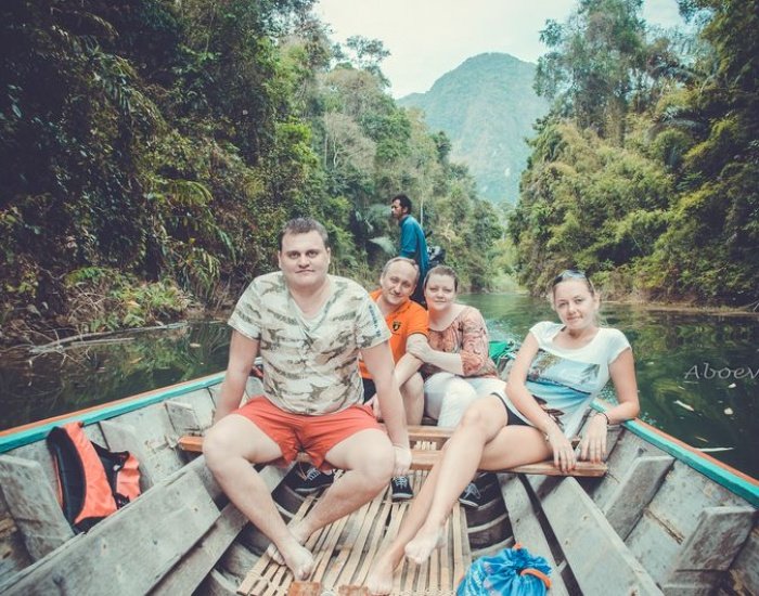 Наши туристы после похода по джунглям