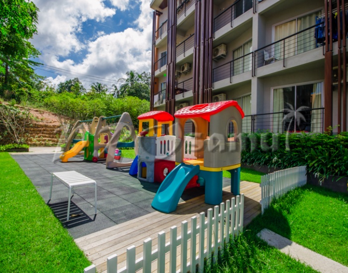 Детская площадка в комплексе с квартирой на пляже Банг Рак - HR0312-3