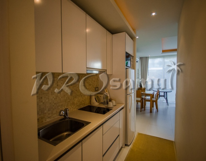 Кухня в апартаментах на пляже Банг Рак HR0182