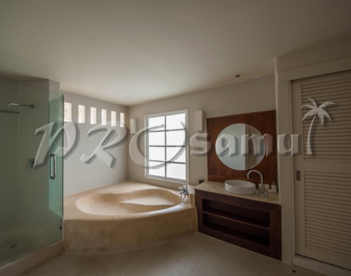 Просторная ванная комната виллы на пляже Банг Рак - HR0647
