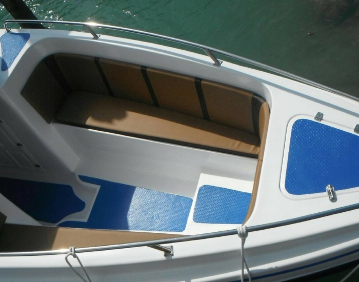 Сидения в носовой части яхты на Самуи - YA005